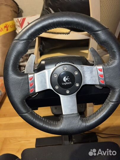 Руль logitech g27 с креслом. кокпит