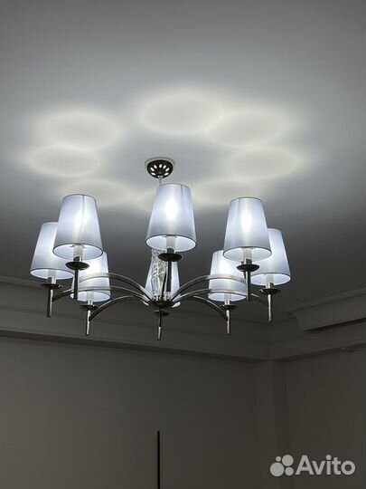 Люстраю новая немецкая