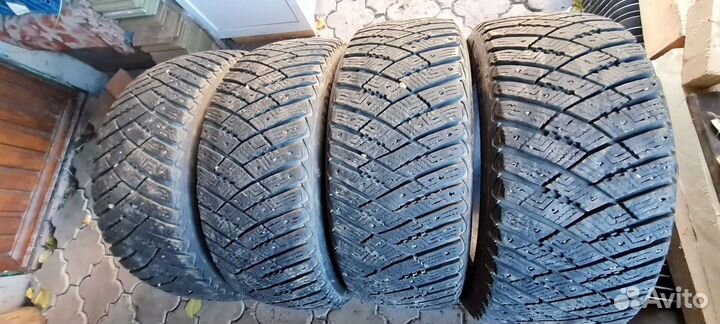 Goodyear UltraGrip 215/55 R17
