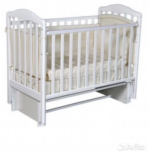 Детская кроватка с продольным маятником