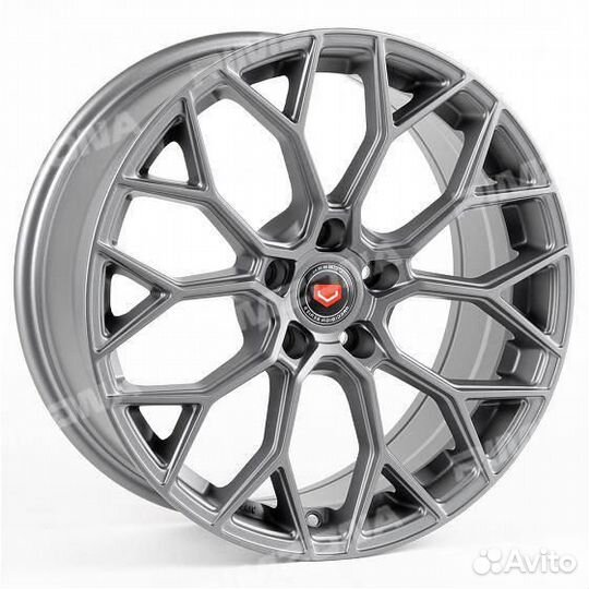 Литой диск в стиле vossen R18 5x114.3