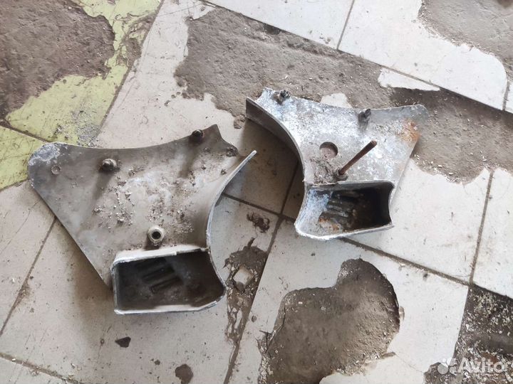 Крышки карбюраторов Иж-Юк Юпитер 1