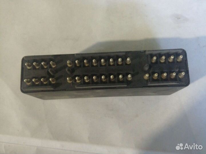 Реле управления светом Mercedes Е 124