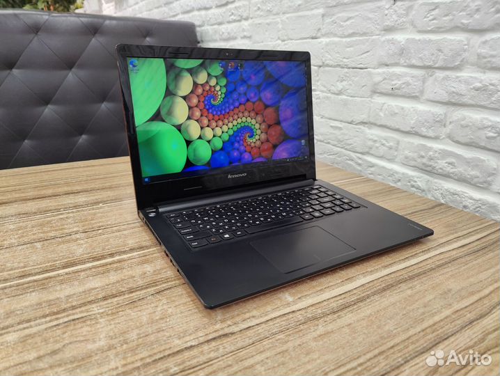 Быстрый ноутбук Lenovo Red