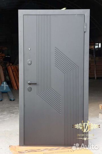 Дверь входная Протея зеркало