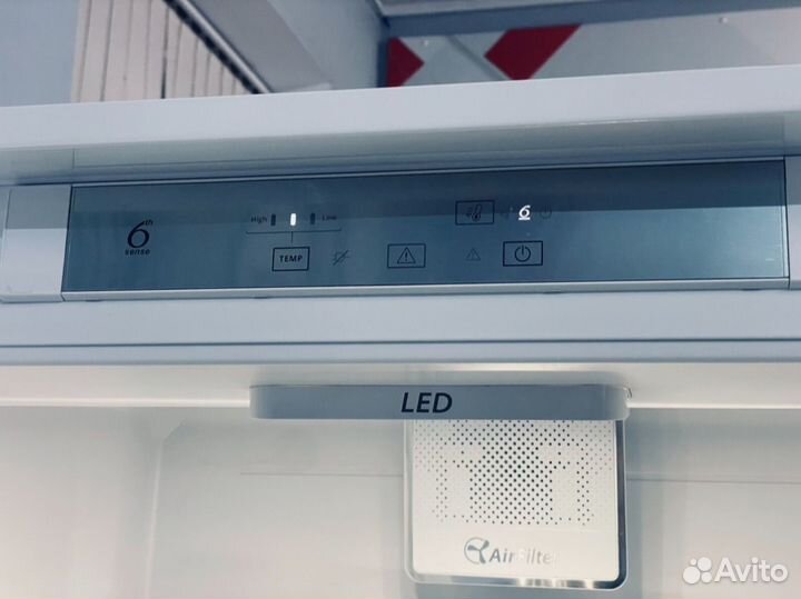 Холодильник Whirlpool встраиваемый