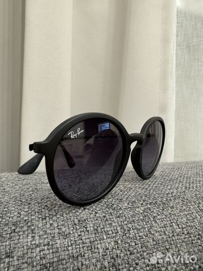 Солнцезащитные очки ray ban rb4222