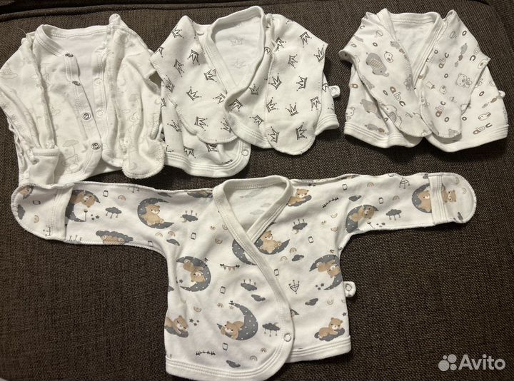 Ползунки и распашонки на новорожденного