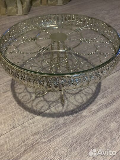 Тортница на ножке