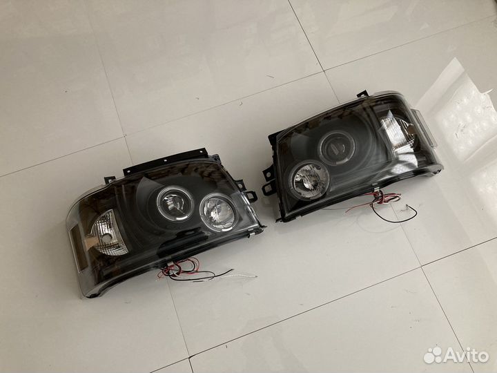 Фара (2шт) Toyota Hiace (2005+)