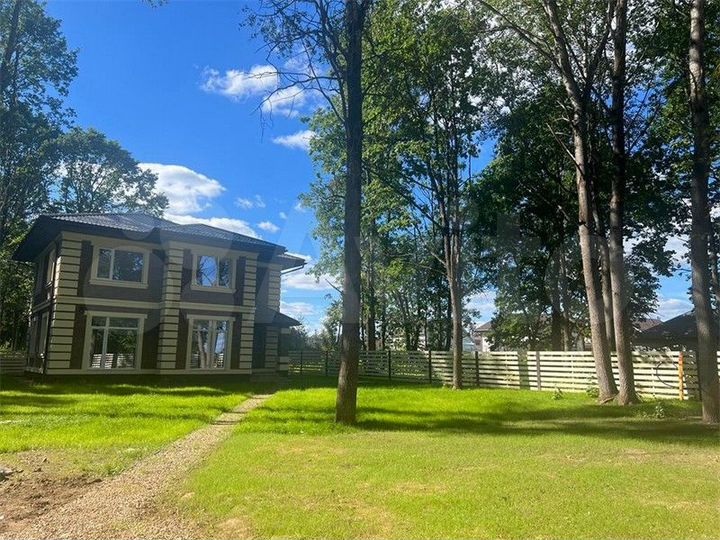 Дом 290 м² на участке 10,5 сот.