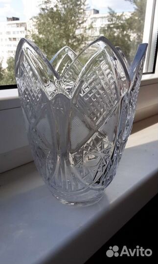 Хрустальная ваза высота 16 см, диаметр 12см