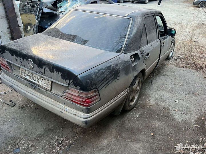 В разборе mercedes w124 1994г.в