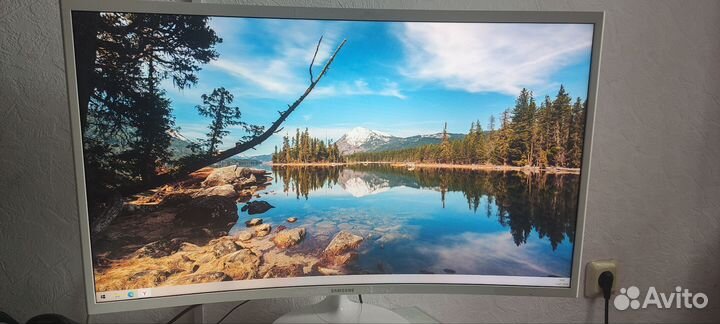 Изогнутый монитор Samsung, 32