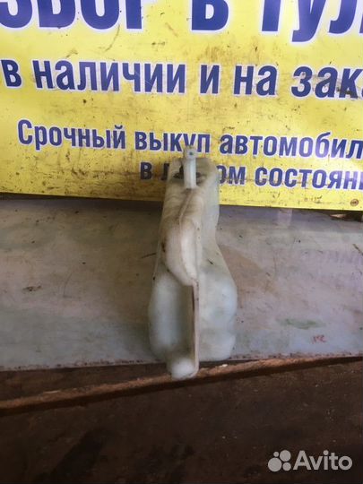 Бачок омывателя Mitsubishi Pajero 2