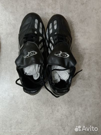 Футбольные шиповки