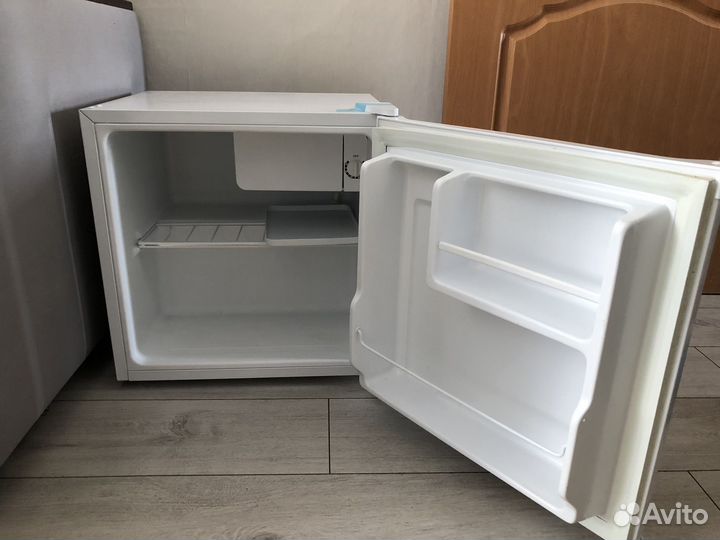 Мини холодильник Midea