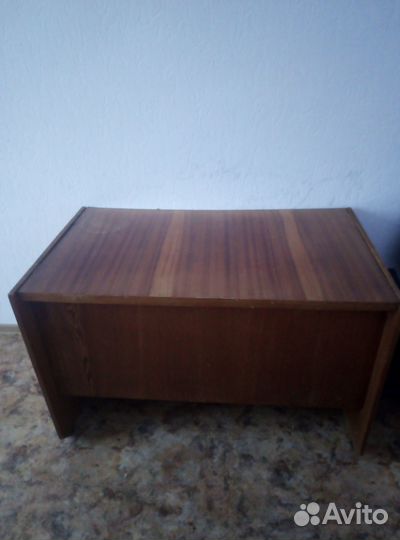 Стол однотумбовый