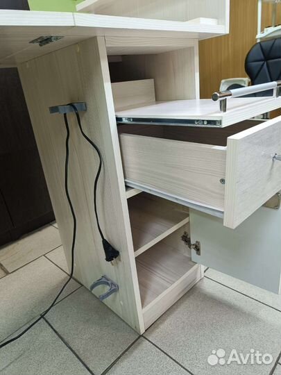 Маникюрный стол складной с вытяжкой