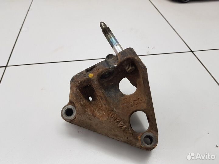 Кронштейн двигателя (Toyota Corolla)