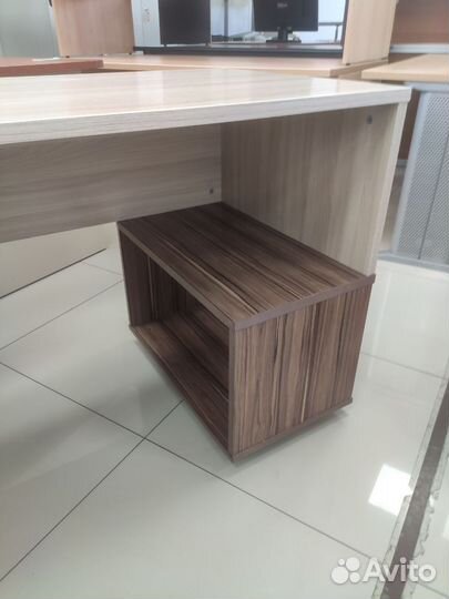 Рабочий стол на тумбе