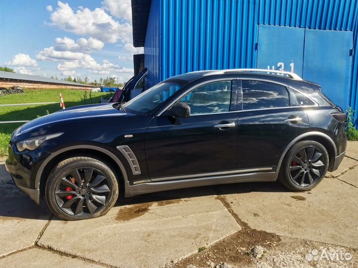 В разборе infiniti FX50s s51 2009