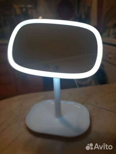 Зеркало для макияжа с подсветкой