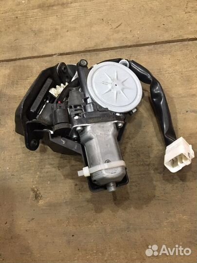 Замок крышки багажника Lexus NX