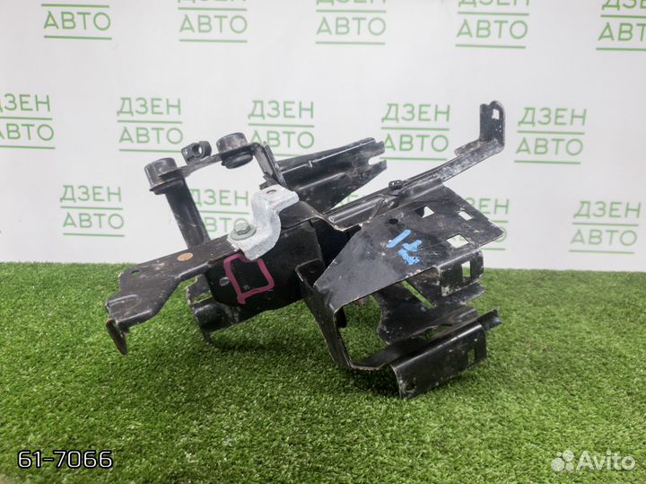 Кронштейн блока ABS Audi Allroad A6 C5