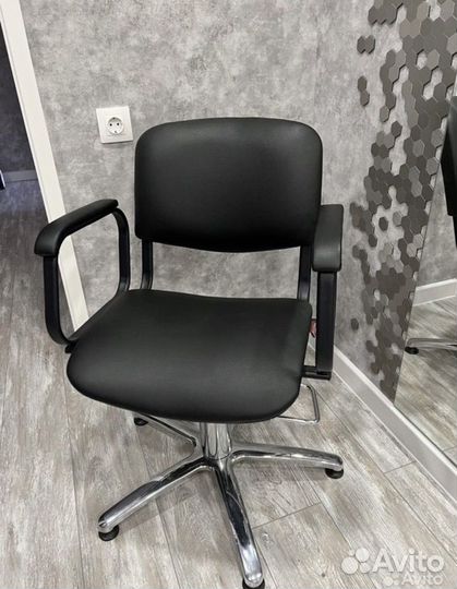 Парикмахерское кресло