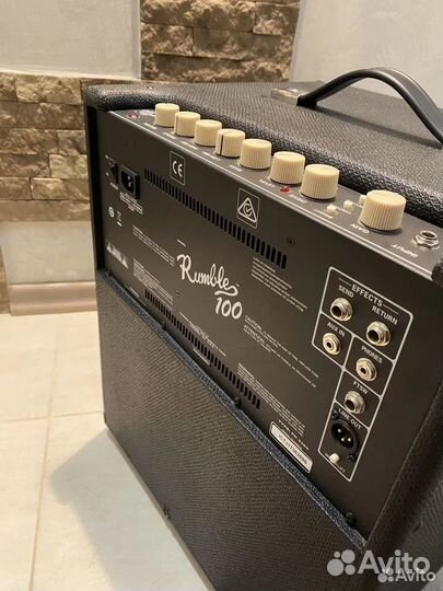 Басовый комбик Fender Rumble 100