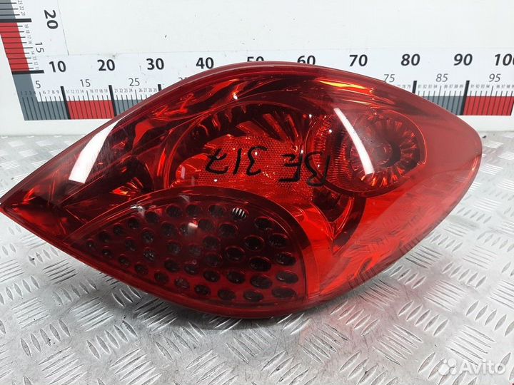 Фонарь задний правый Peugeot 207 2008