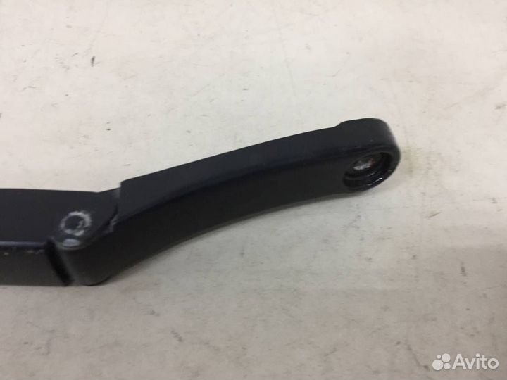 Поводок стеклоочистителя передний правый Skoda Rap