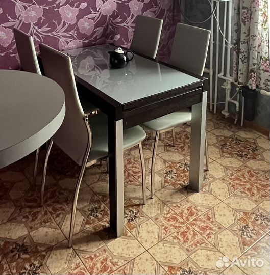 Кухонный стол стеклянный раздвижной