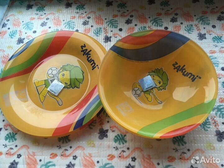 Набор тарелок Fifa 2010, стаканы в ассортименте