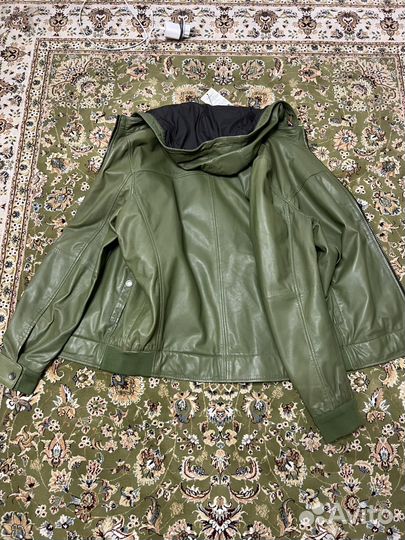 Кожаная куртка с капюшоном