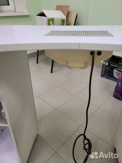 Маникюрный стол с вытяжкой бу