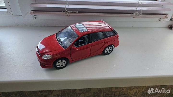 Модель Toyota Matrix 1:18