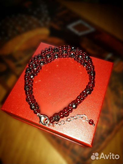 Браслет с гранатом и гематитом