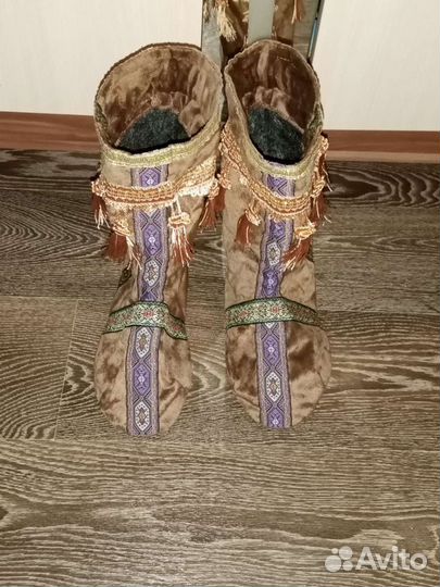 Костюм нарядный с сапогами