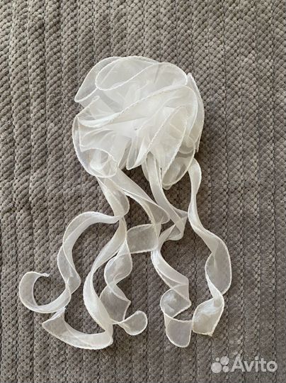 Школьные банты для волос белые + школьные броши