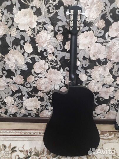 Новая акустическая гитара