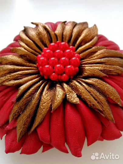 Заколка-цветок из кожи. Новая