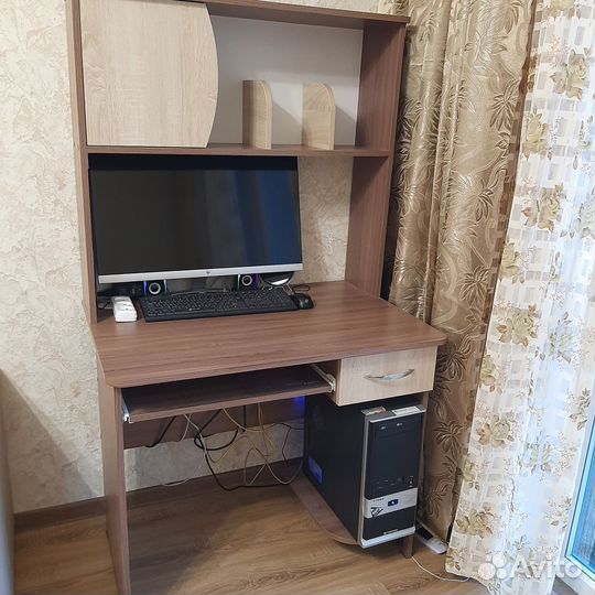 Стол компьютерный