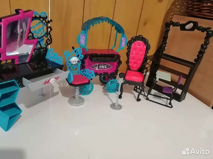 Мебель для кукольного домика