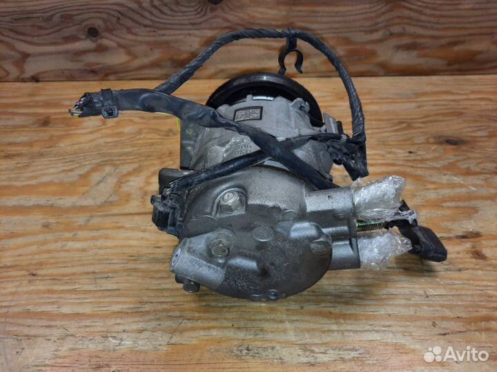 Компрессор кондиционера Nissan Stagea M35 VQ25DD