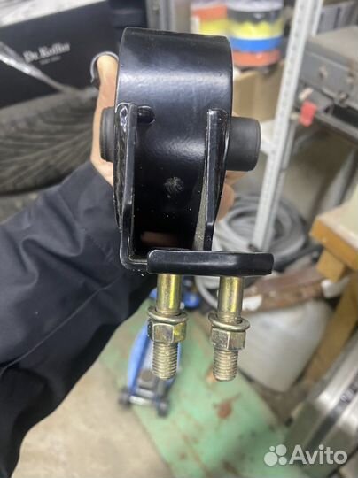 Подушка двигателя