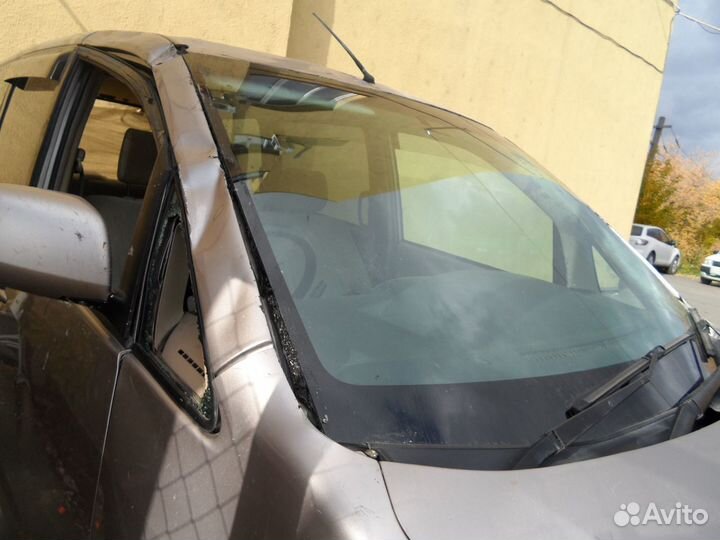 Стекло лобовое новое Toyota Voxy, Noah