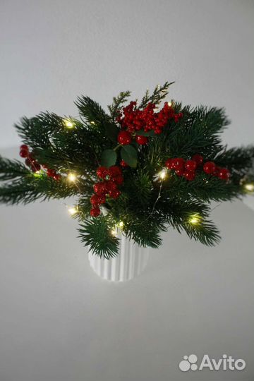 Новогодняя композиция из литой хвои