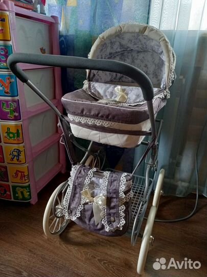 Детская игрушечная коляска